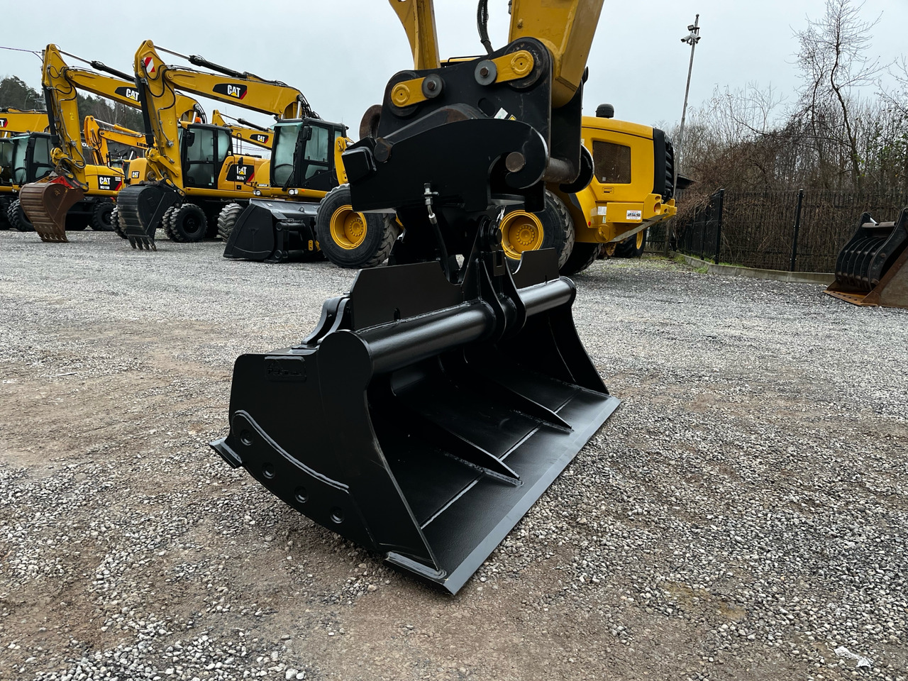 Łyżka skarpowa hydraulicznie uchylna CW40 - Kaivinkoneen kauha - Kaivinkoneen kauha: kuva Łyżka skarpowa hydraulicznie uchylna CW40 - Kaivinkoneen kauha - Kaivinkoneen kauha Łyżka skarpowa hydraulicznie uchylna CW40 - Kaivinkoneen kauha - Kaivinkoneen kauha: kuva Łyżka skarpowa hydraulicznie uchylna CW40 - Kaivinkoneen kauha - Kaivinkoneen kauha