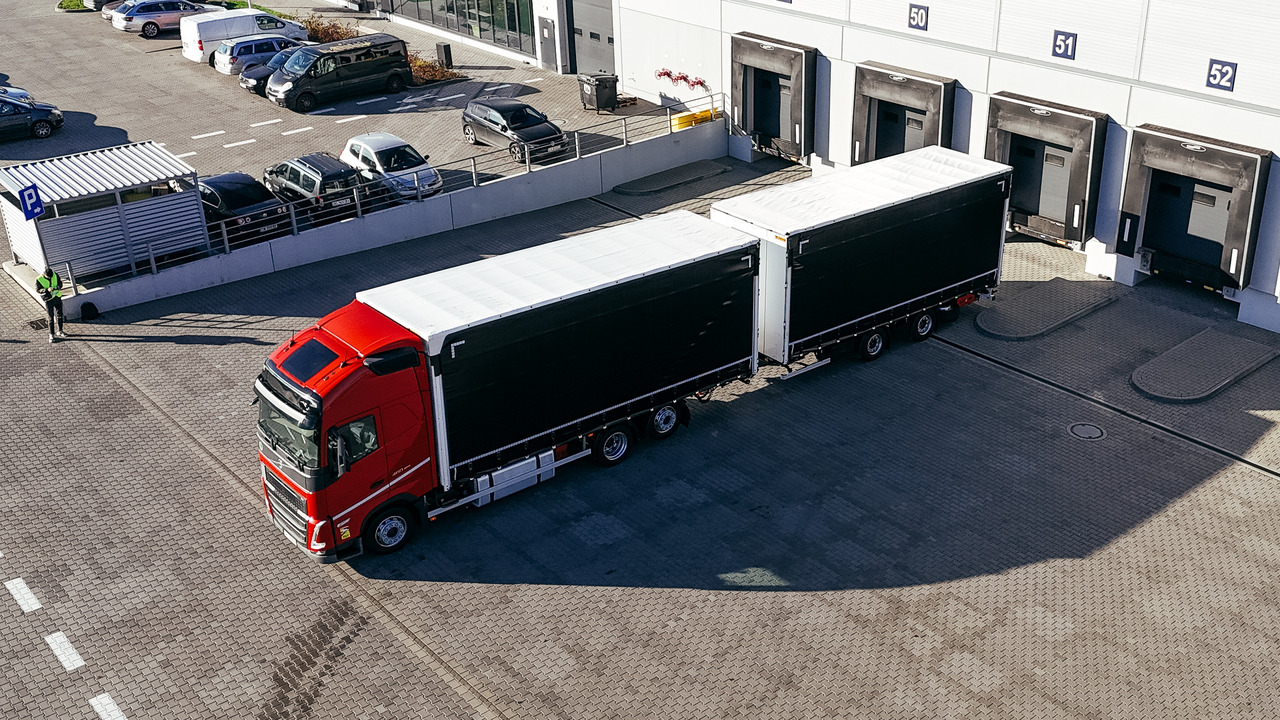 Volvo FH - Pressukapelli kuorma-auto: kuva Volvo FH - Pressukapelli kuorma-auto Volvo FH - Pressukapelli kuorma-auto: kuva Volvo FH - Pressukapelli kuorma-auto