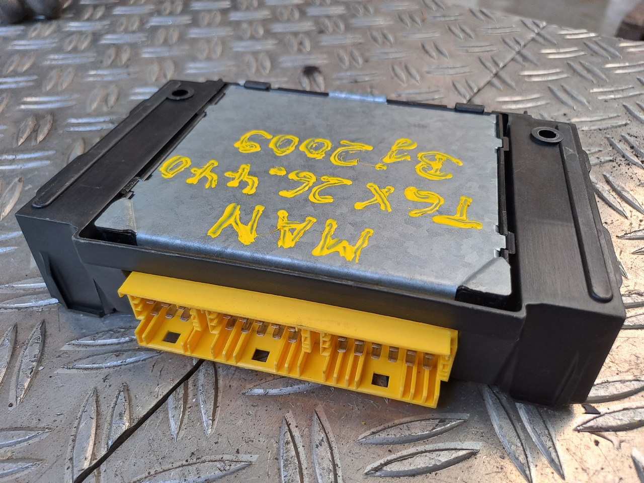 Gebrauchtes MAN TGX 26.440 Steuergerät ECAS Luftfederung, Artikel - Nr.: 81.25811 - 7020 - Ohjainyksikkö - Kuorma-auto: kuva Gebrauchtes MAN TGX 26.440 Steuergerät ECAS Luftfederung, Artikel - Nr.: 81.25811 - 7020 - Ohjainyksikkö - Kuorma-auto Gebrauchtes MAN TGX 26.440 Steuergerät ECAS Luftfederung, Artikel - Nr.: 81.25811 - 7020 - Ohjainyksikkö - Kuorma-auto: kuva Gebrauchtes MAN TGX 26.440 Steuergerät ECAS Luftfederung, Artikel - Nr.: 81.25811 - 7020 - Ohjainyksikkö - Kuorma-auto