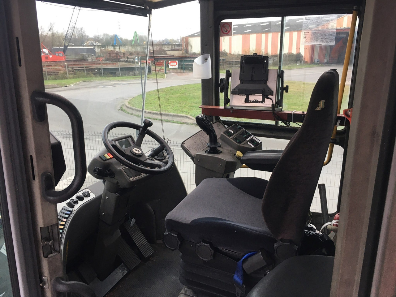 KALMAR DRD 450 80 S5XS - Konttikurottajat: kuva KALMAR DRD 450 80 S5XS - Konttikurottajat KALMAR DRD 450 80 S5XS - Konttikurottajat: kuva KALMAR DRD 450 80 S5XS - Konttikurottajat