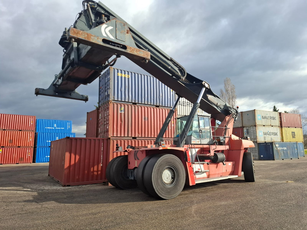 KALMAR DRF 450 60 S5 - Konttikurottajat: kuva KALMAR DRF 450 60 S5 - Konttikurottajat KALMAR DRF 450 60 S5 - Konttikurottajat: kuva KALMAR DRF 450 60 S5 - Konttikurottajat