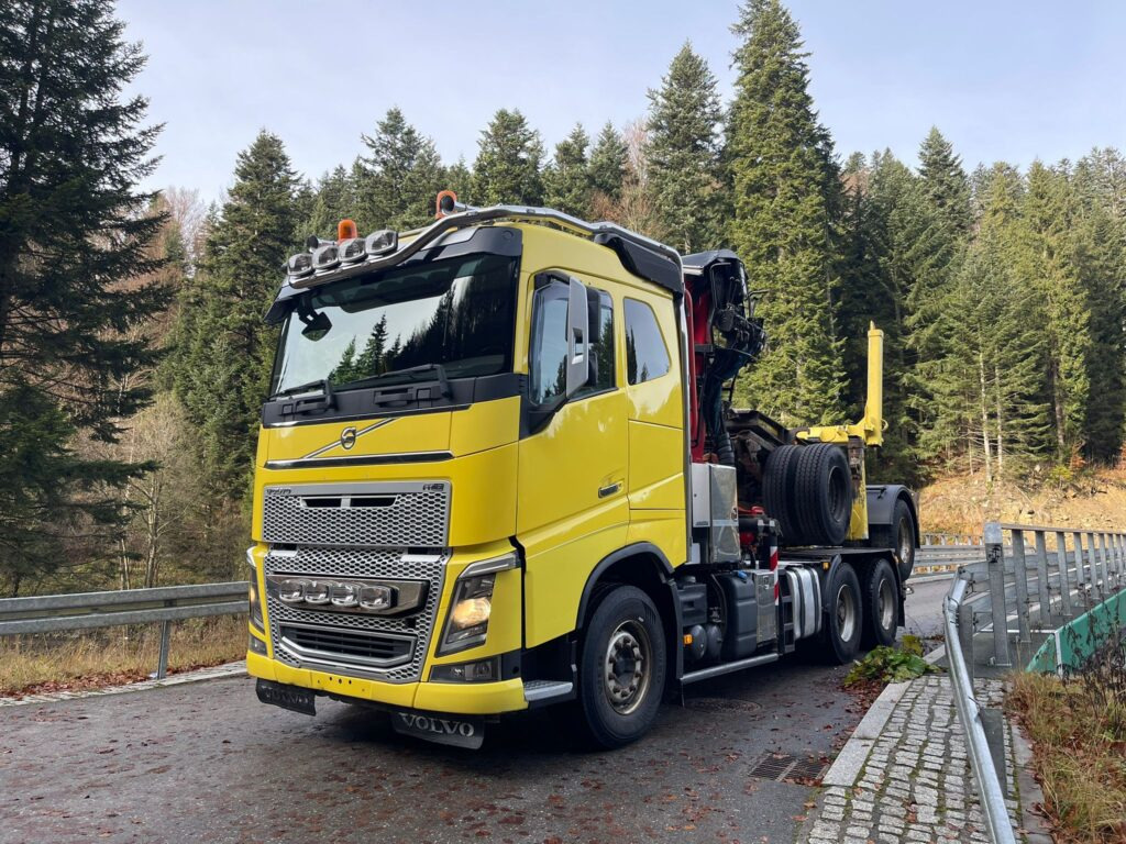 VOLVO FH16 650 - Vetopöytäauto, Puutavaraperävaunu: kuva VOLVO FH16 650 - Vetopöytäauto, Puutavaraperävaunu VOLVO FH16 650 - Vetopöytäauto, Puutavaraperävaunu: kuva VOLVO FH16 650 - Vetopöytäauto, Puutavaraperävaunu