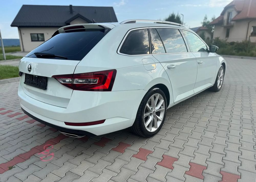 Skoda Superb 2.0 TSI 4x4 Sportline DSG - Farmari: kuva Skoda Superb 2.0 TSI 4x4 Sportline DSG - Farmari Skoda Superb 2.0 TSI 4x4 Sportline DSG - Farmari: kuva Skoda Superb 2.0 TSI 4x4 Sportline DSG - Farmari
