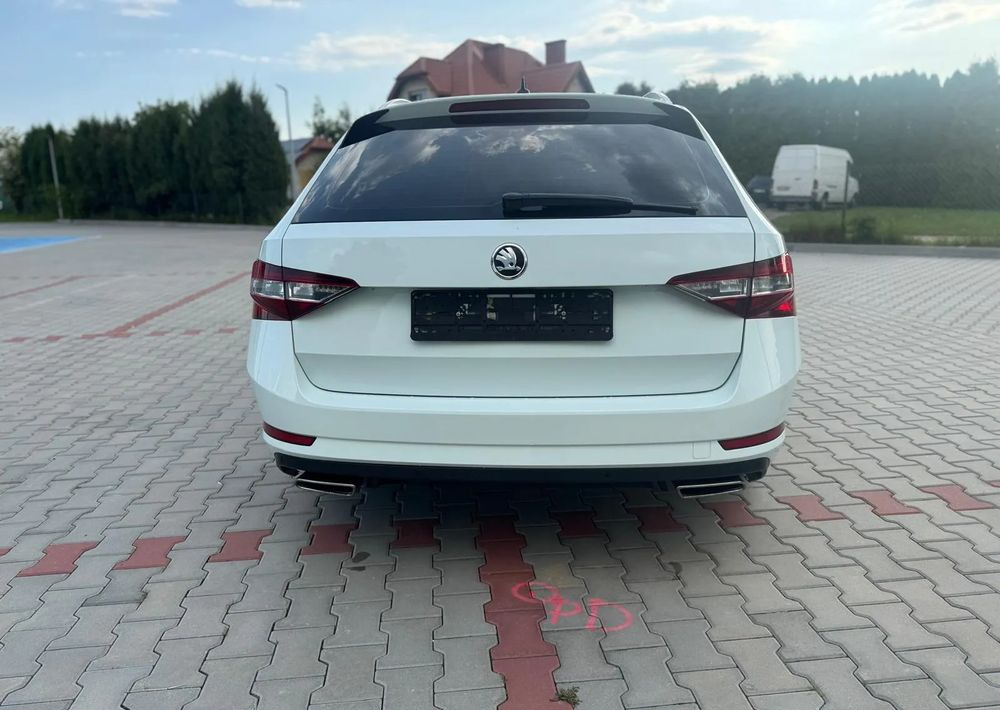 Skoda Superb 2.0 TSI 4x4 Sportline DSG - Farmari: kuva Skoda Superb 2.0 TSI 4x4 Sportline DSG - Farmari Skoda Superb 2.0 TSI 4x4 Sportline DSG - Farmari: kuva Skoda Superb 2.0 TSI 4x4 Sportline DSG - Farmari