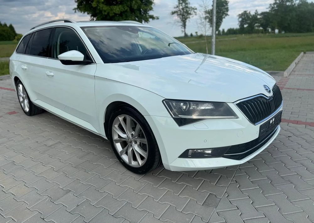 Skoda Superb 2.0 TSI 4x4 Sportline DSG - Farmari: kuva Skoda Superb 2.0 TSI 4x4 Sportline DSG - Farmari Skoda Superb 2.0 TSI 4x4 Sportline DSG - Farmari: kuva Skoda Superb 2.0 TSI 4x4 Sportline DSG - Farmari