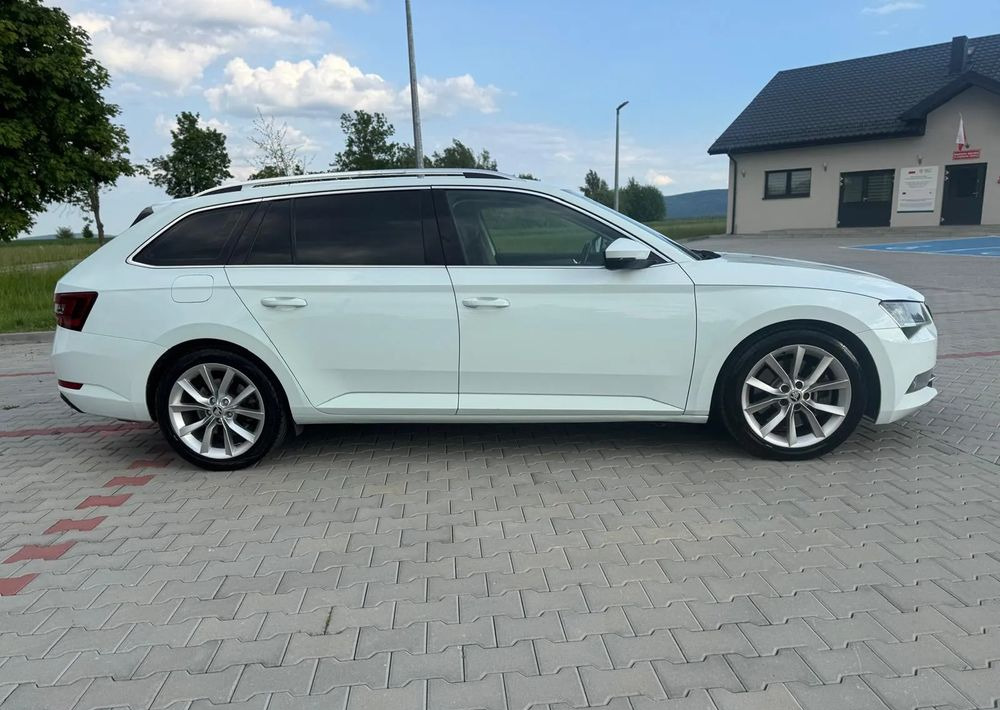 Skoda Superb 2.0 TSI 4x4 Sportline DSG - Farmari: kuva Skoda Superb 2.0 TSI 4x4 Sportline DSG - Farmari Skoda Superb 2.0 TSI 4x4 Sportline DSG - Farmari: kuva Skoda Superb 2.0 TSI 4x4 Sportline DSG - Farmari