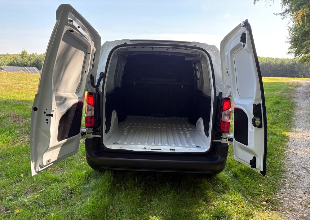 Uusi Pieni pakettiauto Toyota Proace City Verso 1.5 D-4D Combi: kuva Uusi Pieni pakettiauto Toyota Proace City Verso 1.5 D-4D Combi