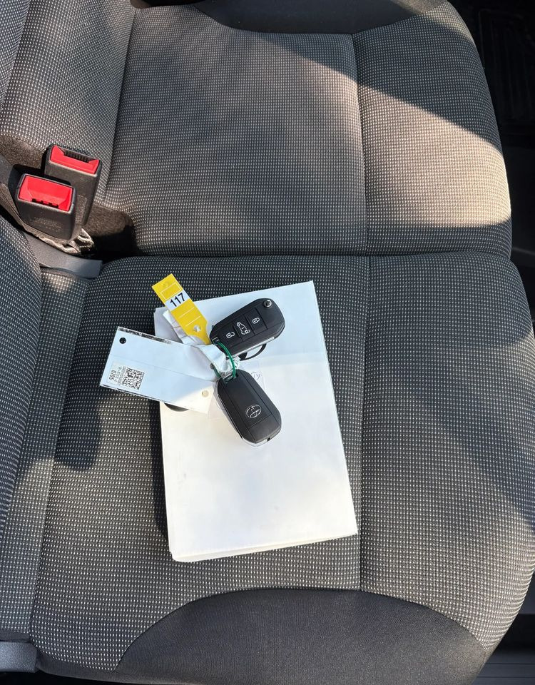 Uusi Pieni pakettiauto Toyota Proace City Verso 1.5 D-4D Combi: kuva Uusi Pieni pakettiauto Toyota Proace City Verso 1.5 D-4D Combi