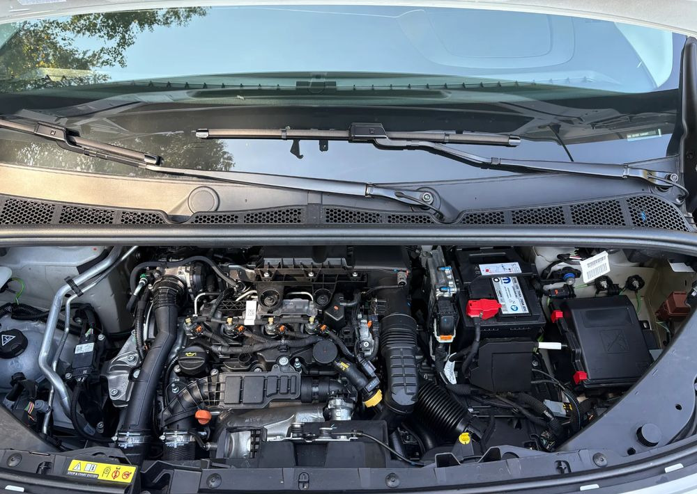 Uusi Pieni pakettiauto Toyota Proace City Verso 1.5 D-4D Combi: kuva Uusi Pieni pakettiauto Toyota Proace City Verso 1.5 D-4D Combi