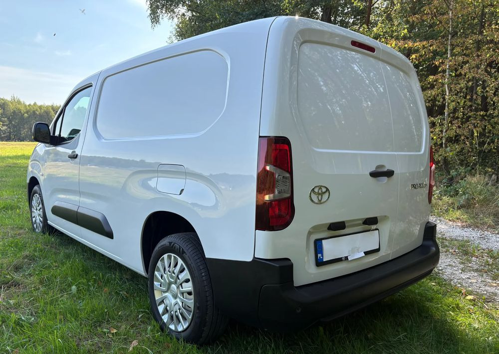 Uusi Pieni pakettiauto Toyota Proace City Verso 1.5 D-4D Combi: kuva Uusi Pieni pakettiauto Toyota Proace City Verso 1.5 D-4D Combi