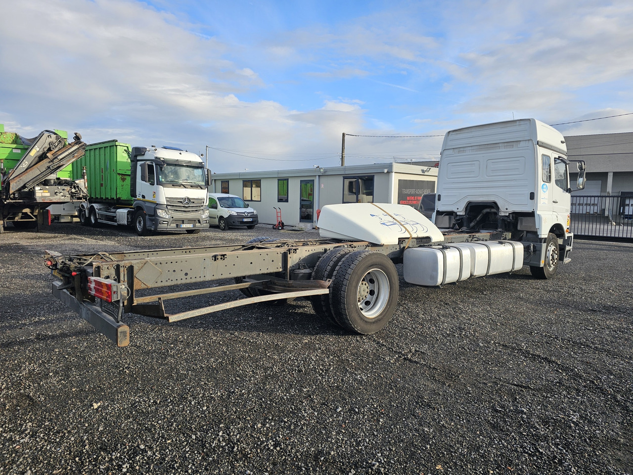 MERCEDES-BENZ ATEGO 1828 - Kuorma-auto alusta: kuva MERCEDES-BENZ ATEGO 1828 - Kuorma-auto alusta MERCEDES-BENZ ATEGO 1828 - Kuorma-auto alusta: kuva MERCEDES-BENZ ATEGO 1828 - Kuorma-auto alusta