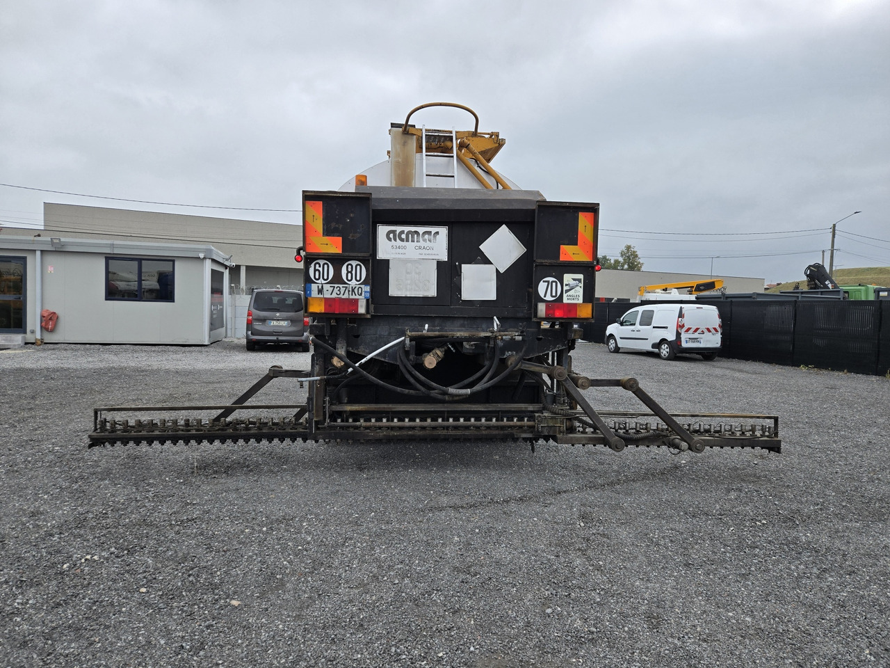 Renault Premium 300 - Bitumin levittäjä: kuva Renault Premium 300 - Bitumin levittäjä Renault Premium 300 - Bitumin levittäjä: kuva Renault Premium 300 - Bitumin levittäjä