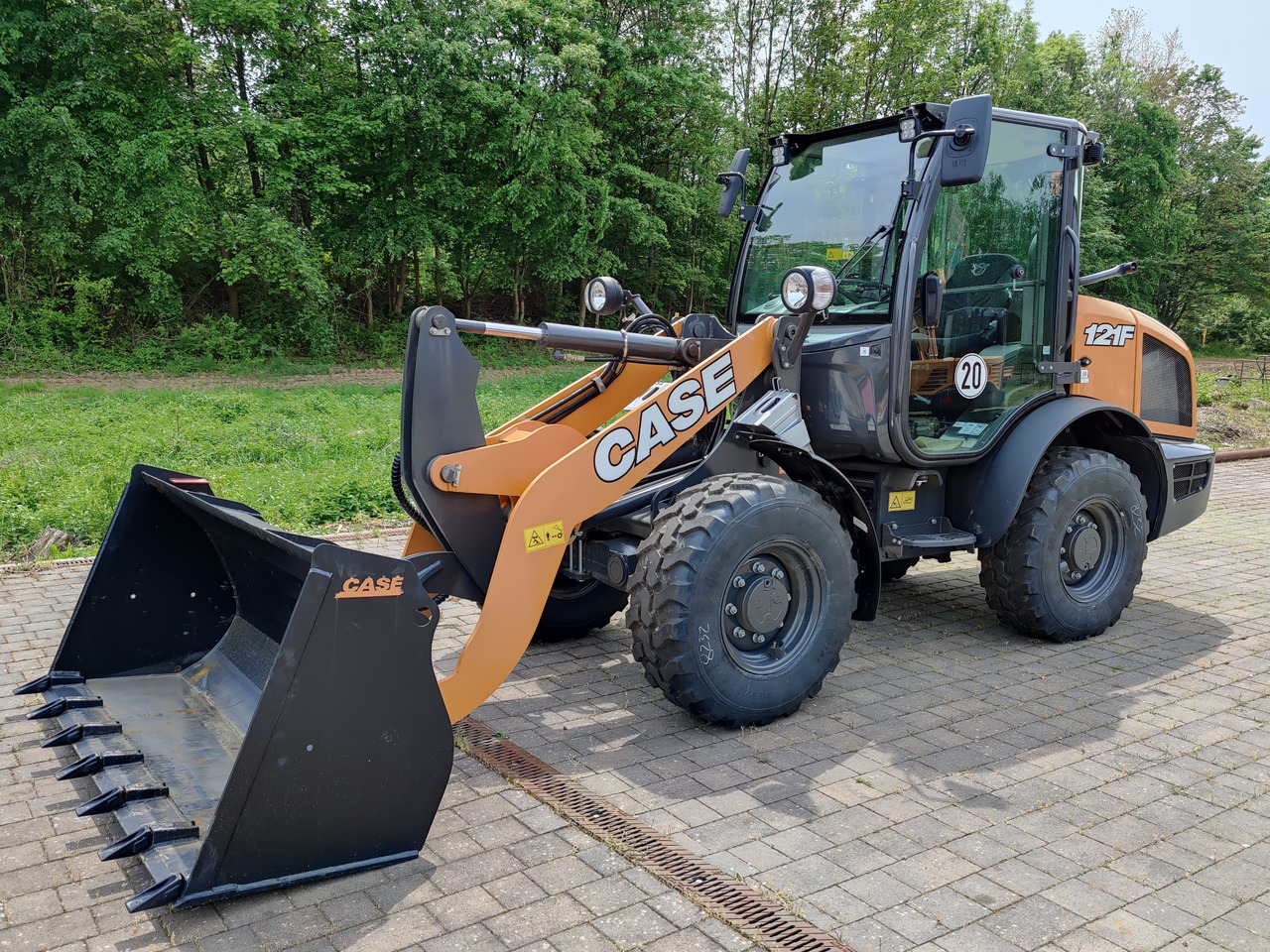 Case 121F STD ZB Radlader mit Schaufel ZB Kabine Klima HZG - Pyöräkuormaaja: kuva Case 121F STD ZB Radlader mit Schaufel ZB Kabine Klima HZG - Pyöräkuormaaja Case 121F STD ZB Radlader mit Schaufel ZB Kabine Klima HZG - Pyöräkuormaaja: kuva Case 121F STD ZB Radlader mit Schaufel ZB Kabine Klima HZG - Pyöräkuormaaja