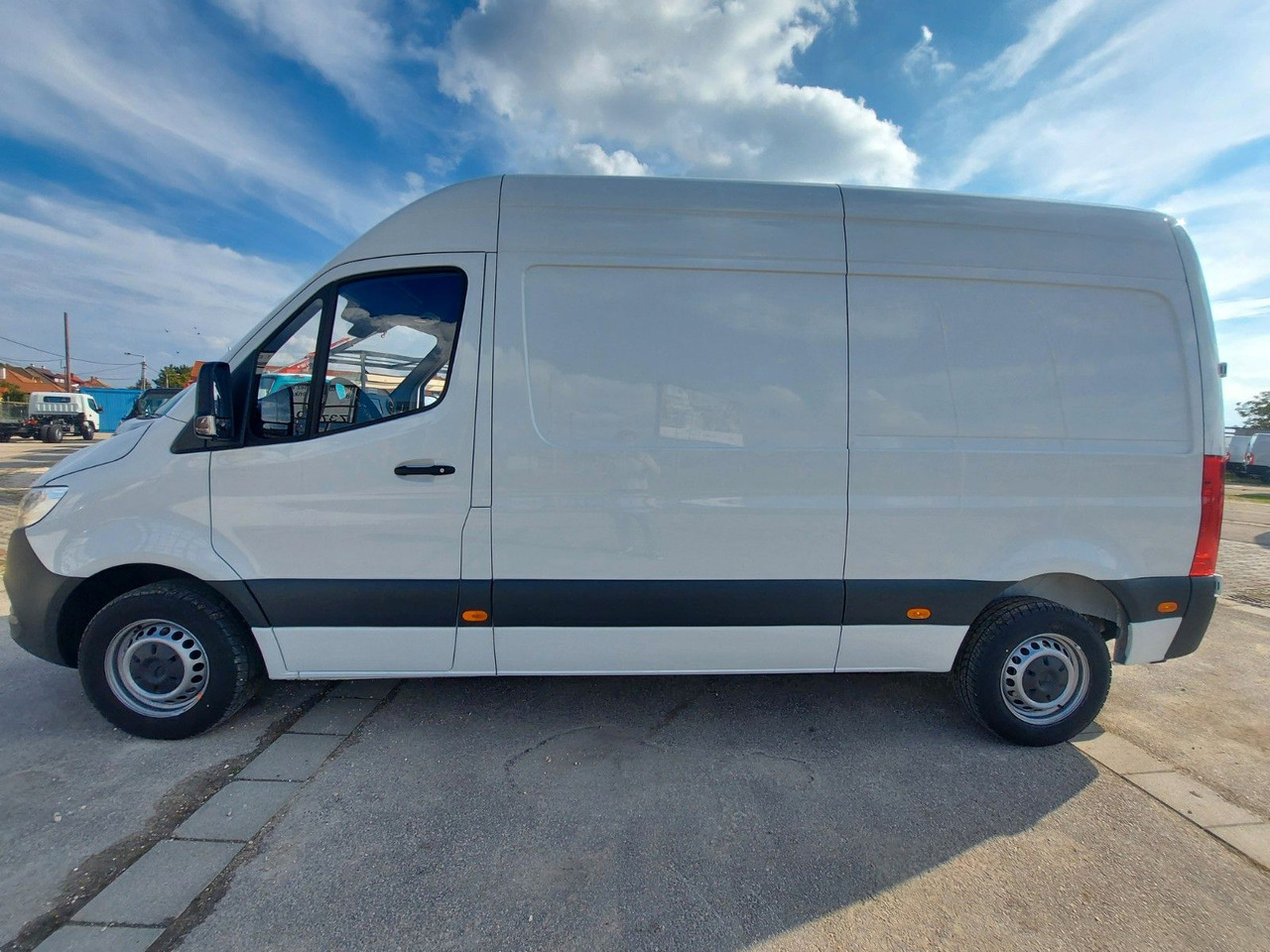 Mercedes-Benz Sprinter Kühlkastenwagen - Kylmäauto: kuva Mercedes-Benz Sprinter Kühlkastenwagen - Kylmäauto Mercedes-Benz Sprinter Kühlkastenwagen - Kylmäauto: kuva Mercedes-Benz Sprinter Kühlkastenwagen - Kylmäauto