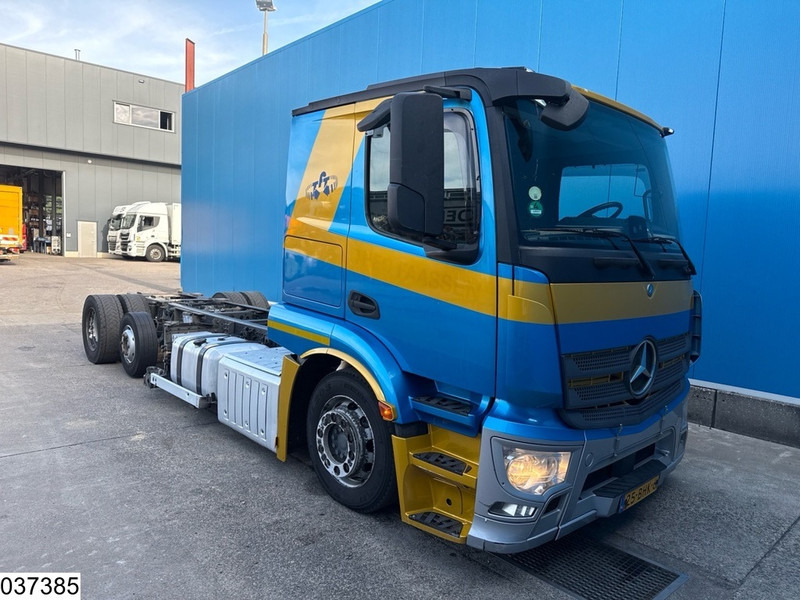 Mercedes-Benz Actros 2443 6x2, EURO 6, PTO, Standairco - Kuorma-auto alusta: kuva Mercedes-Benz Actros 2443 6x2, EURO 6, PTO, Standairco - Kuorma-auto alusta Mercedes-Benz Actros 2443 6x2, EURO 6, PTO, Standairco - Kuorma-auto alusta: kuva Mercedes-Benz Actros 2443 6x2, EURO 6, PTO, Standairco - Kuorma-auto alusta