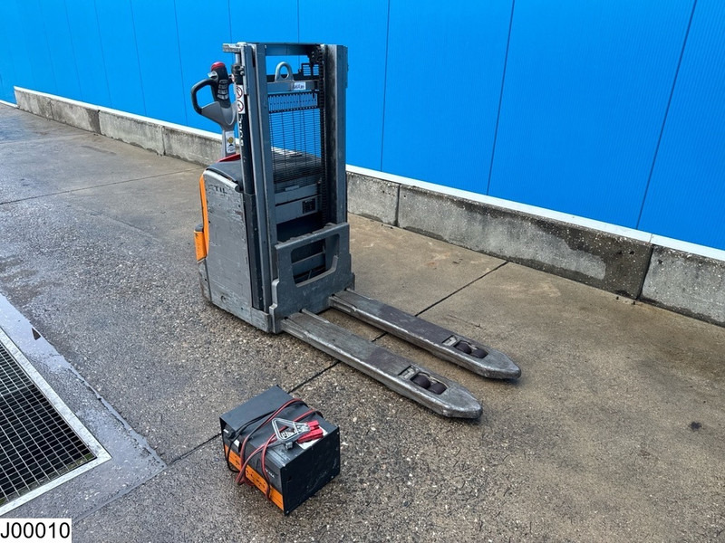 Still EXD18L 1800 kg, 2.11 m, Electric, 383 hours - Pinoamistrukki: kuva Still EXD18L 1800 kg, 2.11 m, Electric, 383 hours - Pinoamistrukki Still EXD18L 1800 kg, 2.11 m, Electric, 383 hours - Pinoamistrukki: kuva Still EXD18L 1800 kg, 2.11 m, Electric, 383 hours - Pinoamistrukki