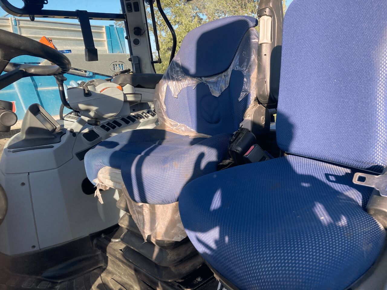 NEW HOLLAND T7.165S RANGE COMMAND S5 - Traktori: kuva NEW HOLLAND T7.165S RANGE COMMAND S5 - Traktori NEW HOLLAND T7.165S RANGE COMMAND S5 - Traktori: kuva NEW HOLLAND T7.165S RANGE COMMAND S5 - Traktori