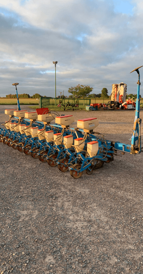 MONOSEM 12 RANGS-45CM - Tarkkuuskylvökone: kuva MONOSEM 12 RANGS-45CM - Tarkkuuskylvökone MONOSEM 12 RANGS-45CM - Tarkkuuskylvökone: kuva MONOSEM 12 RANGS-45CM - Tarkkuuskylvökone