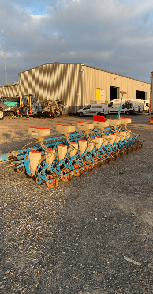 MONOSEM 12 RANGS-45CM - Tarkkuuskylvökone: kuva MONOSEM 12 RANGS-45CM - Tarkkuuskylvökone MONOSEM 12 RANGS-45CM - Tarkkuuskylvökone: kuva MONOSEM 12 RANGS-45CM - Tarkkuuskylvökone