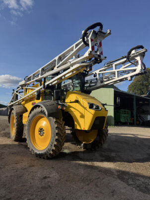 Artec R40 - Itsekulkeva kasvinsuojeluruisku: kuva Artec R40 - Itsekulkeva kasvinsuojeluruisku Artec R40 - Itsekulkeva kasvinsuojeluruisku: kuva Artec R40 - Itsekulkeva kasvinsuojeluruisku