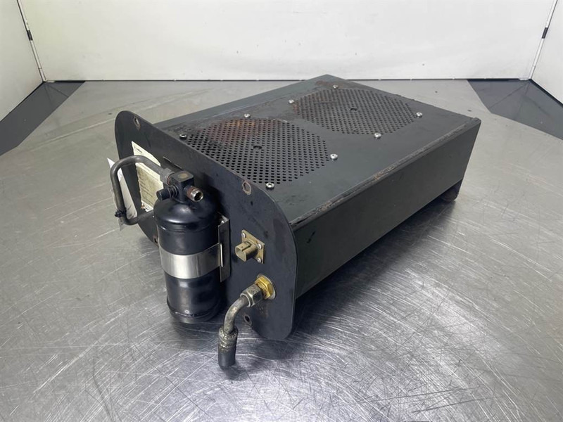 Ahlmann AZ150-4184898A-Airco condenser/Klimakondensator - Runko/ Alusta - Rakennuskoneet: kuva Ahlmann AZ150-4184898A-Airco condenser/Klimakondensator - Runko/ Alusta - Rakennuskoneet Ahlmann AZ150-4184898A-Airco condenser/Klimakondensator - Runko/ Alusta - Rakennuskoneet: kuva Ahlmann AZ150-4184898A-Airco condenser/Klimakondensator - Runko/ Alusta - Rakennuskoneet