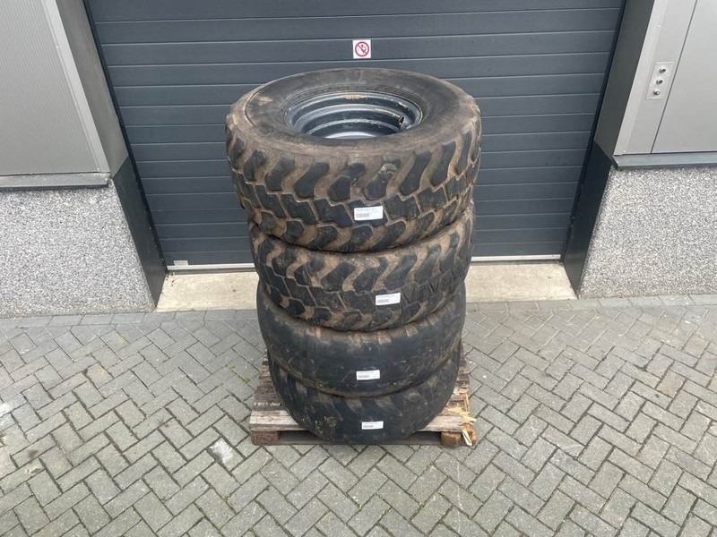 Ahlmann AZ6-Alliance 405/70R20 (16/70R20)-Tire/Reifen/Band - Renkaat ja vanteet - Rakennuskoneet: kuva Ahlmann AZ6-Alliance 405/70R20 (16/70R20)-Tire/Reifen/Band - Renkaat ja vanteet - Rakennuskoneet Ahlmann AZ6-Alliance 405/70R20 (16/70R20)-Tire/Reifen/Band - Renkaat ja vanteet - Rakennuskoneet: kuva Ahlmann AZ6-Alliance 405/70R20 (16/70R20)-Tire/Reifen/Band - Renkaat ja vanteet - Rakennuskoneet