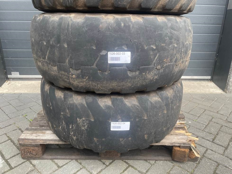 Ahlmann AZ6-Alliance 405/70R20 (16/70R20)-Tire/Reifen/Band - Renkaat ja vanteet - Rakennuskoneet: kuva Ahlmann AZ6-Alliance 405/70R20 (16/70R20)-Tire/Reifen/Band - Renkaat ja vanteet - Rakennuskoneet Ahlmann AZ6-Alliance 405/70R20 (16/70R20)-Tire/Reifen/Band - Renkaat ja vanteet - Rakennuskoneet: kuva Ahlmann AZ6-Alliance 405/70R20 (16/70R20)-Tire/Reifen/Band - Renkaat ja vanteet - Rakennuskoneet