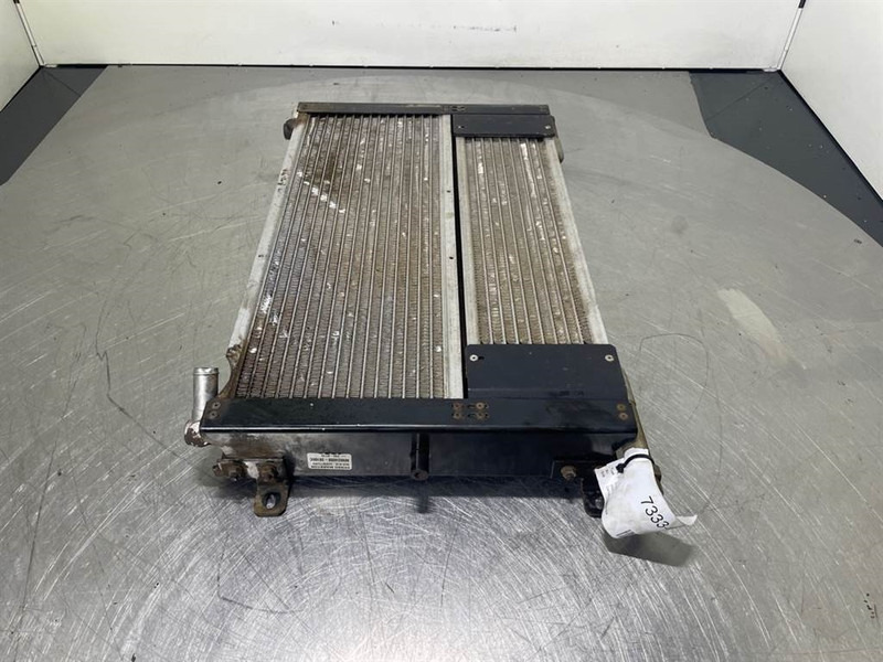 Cat 924G-239-6770-Cooler/Kühler/Koeler - Moottori - Rakennuskoneet: kuva Cat 924G-239-6770-Cooler/Kühler/Koeler - Moottori - Rakennuskoneet Cat 924G-239-6770-Cooler/Kühler/Koeler - Moottori - Rakennuskoneet: kuva Cat 924G-239-6770-Cooler/Kühler/Koeler - Moottori - Rakennuskoneet