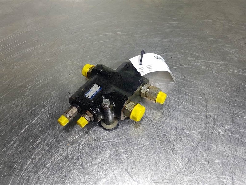 Char-Lynn 6061332002 - Kramer 320 - Priority valve - Hydrauliikka - Rakennuskoneet: kuva Char-Lynn 6061332002 - Kramer 320 - Priority valve - Hydrauliikka - Rakennuskoneet Char-Lynn 6061332002 - Kramer 320 - Priority valve - Hydrauliikka - Rakennuskoneet: kuva Char-Lynn 6061332002 - Kramer 320 - Priority valve - Hydrauliikka - Rakennuskoneet