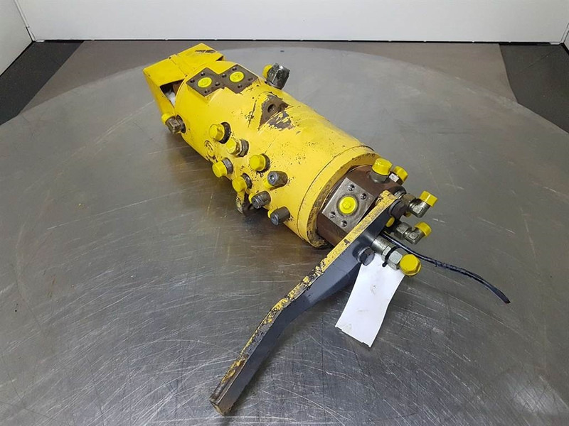 Furukawa W725LS-Swing joint/Drehdurchführung/Draaidoorvoer - Hydrauliikka - Rakennuskoneet: kuva Furukawa W725LS-Swing joint/Drehdurchführung/Draaidoorvoer - Hydrauliikka - Rakennuskoneet Furukawa W725LS-Swing joint/Drehdurchführung/Draaidoorvoer - Hydrauliikka - Rakennuskoneet: kuva Furukawa W725LS-Swing joint/Drehdurchführung/Draaidoorvoer - Hydrauliikka - Rakennuskoneet