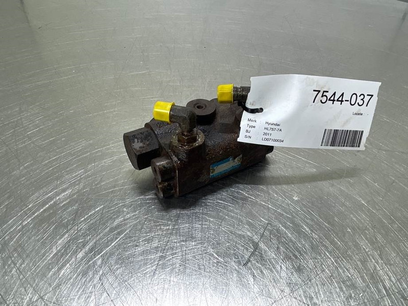 Hyundai HL757-7A-31LM-30310-Eaton VKLU2B-Cushion valve - Hydrauliikka - Rakennuskoneet: kuva Hyundai HL757-7A-31LM-30310-Eaton VKLU2B-Cushion valve - Hydrauliikka - Rakennuskoneet Hyundai HL757-7A-31LM-30310-Eaton VKLU2B-Cushion valve - Hydrauliikka - Rakennuskoneet: kuva Hyundai HL757-7A-31LM-30310-Eaton VKLU2B-Cushion valve - Hydrauliikka - Rakennuskoneet