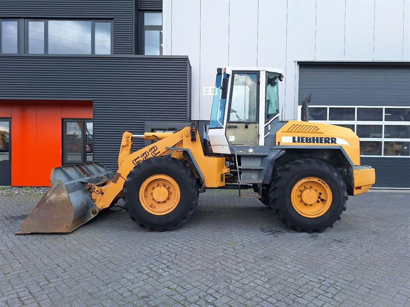Liebherr L522 - Pyöräkuormaaja: kuva Liebherr L522 - Pyöräkuormaaja Liebherr L522 - Pyöräkuormaaja: kuva Liebherr L522 - Pyöräkuormaaja