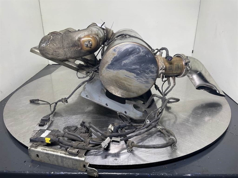 Liebherr L556-10144041-Particulate filter/Partikelfilter - Moottori - Rakennuskoneet: kuva Liebherr L556-10144041-Particulate filter/Partikelfilter - Moottori - Rakennuskoneet Liebherr L556-10144041-Particulate filter/Partikelfilter - Moottori - Rakennuskoneet: kuva Liebherr L556-10144041-Particulate filter/Partikelfilter - Moottori - Rakennuskoneet