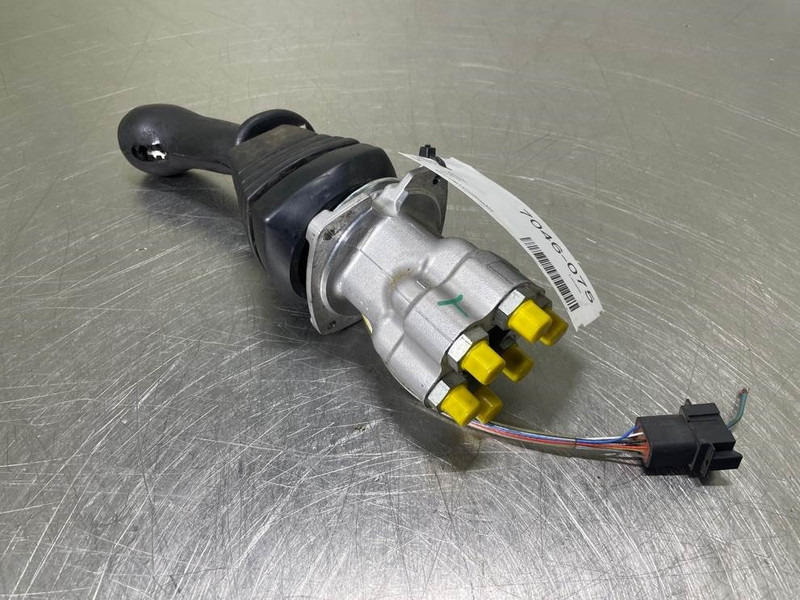 Mecalac 12MTX-5360462-Joystick/Steuergriff - Sähköjärjestelmä - Rakennuskoneet: kuva Mecalac 12MTX-5360462-Joystick/Steuergriff - Sähköjärjestelmä - Rakennuskoneet Mecalac 12MTX-5360462-Joystick/Steuergriff - Sähköjärjestelmä - Rakennuskoneet: kuva Mecalac 12MTX-5360462-Joystick/Steuergriff - Sähköjärjestelmä - Rakennuskoneet