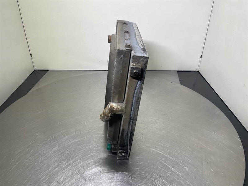 Schaeff SKL843-5010660860/5010663023-Cooler/Kühler/Koeler - Moottori - Rakennuskoneet: kuva Schaeff SKL843-5010660860/5010663023-Cooler/Kühler/Koeler - Moottori - Rakennuskoneet Schaeff SKL843-5010660860/5010663023-Cooler/Kühler/Koeler - Moottori - Rakennuskoneet: kuva Schaeff SKL843-5010660860/5010663023-Cooler/Kühler/Koeler - Moottori - Rakennuskoneet