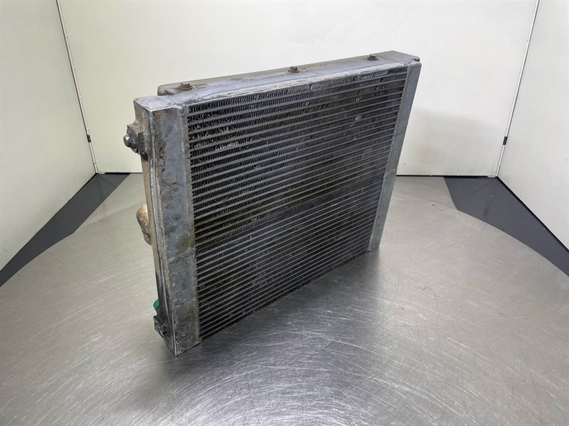 Schaeff SKL843-5010660860/5010663023-Cooler/Kühler/Koeler - Moottori - Rakennuskoneet: kuva Schaeff SKL843-5010660860/5010663023-Cooler/Kühler/Koeler - Moottori - Rakennuskoneet Schaeff SKL843-5010660860/5010663023-Cooler/Kühler/Koeler - Moottori - Rakennuskoneet: kuva Schaeff SKL843-5010660860/5010663023-Cooler/Kühler/Koeler - Moottori - Rakennuskoneet