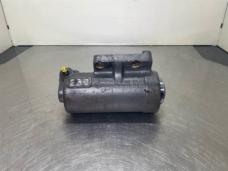 Sennebogen 835E-080561-Support cylinder/Stuetzzylinder - Hydrauliikka - Rakennuskoneet: kuva Sennebogen 835E-080561-Support cylinder/Stuetzzylinder - Hydrauliikka - Rakennuskoneet Sennebogen 835E-080561-Support cylinder/Stuetzzylinder - Hydrauliikka - Rakennuskoneet: kuva Sennebogen 835E-080561-Support cylinder/Stuetzzylinder - Hydrauliikka - Rakennuskoneet