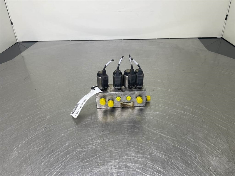 Sennebogen 835E-142529-Valve/Ventile/Ventiel - Hydrauliikka - Rakennuskoneet: kuva Sennebogen 835E-142529-Valve/Ventile/Ventiel - Hydrauliikka - Rakennuskoneet Sennebogen 835E-142529-Valve/Ventile/Ventiel - Hydrauliikka - Rakennuskoneet: kuva Sennebogen 835E-142529-Valve/Ventile/Ventiel - Hydrauliikka - Rakennuskoneet