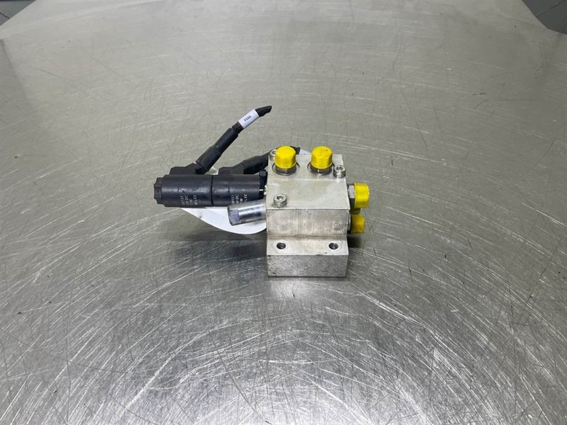 Sennebogen 835E-157402-Valve/Ventile/Ventiel - Hydrauliikka - Rakennuskoneet: kuva Sennebogen 835E-157402-Valve/Ventile/Ventiel - Hydrauliikka - Rakennuskoneet Sennebogen 835E-157402-Valve/Ventile/Ventiel - Hydrauliikka - Rakennuskoneet: kuva Sennebogen 835E-157402-Valve/Ventile/Ventiel - Hydrauliikka - Rakennuskoneet