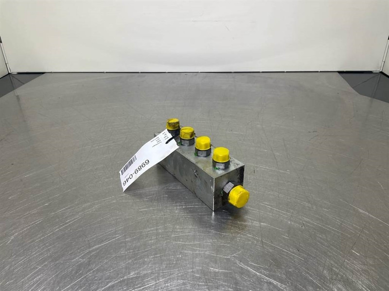 Sennebogen 835E-160094-Valve/Ventile/Ventiel - Hydrauliikka - Rakennuskoneet: kuva Sennebogen 835E-160094-Valve/Ventile/Ventiel - Hydrauliikka - Rakennuskoneet Sennebogen 835E-160094-Valve/Ventile/Ventiel - Hydrauliikka - Rakennuskoneet: kuva Sennebogen 835E-160094-Valve/Ventile/Ventiel - Hydrauliikka - Rakennuskoneet