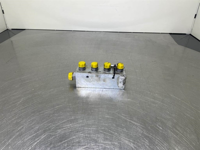 Sennebogen 835E-160094-Valve/Ventile/Ventiel - Hydrauliikka - Rakennuskoneet: kuva Sennebogen 835E-160094-Valve/Ventile/Ventiel - Hydrauliikka - Rakennuskoneet Sennebogen 835E-160094-Valve/Ventile/Ventiel - Hydrauliikka - Rakennuskoneet: kuva Sennebogen 835E-160094-Valve/Ventile/Ventiel - Hydrauliikka - Rakennuskoneet