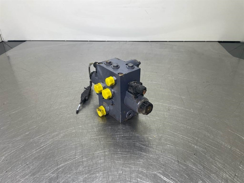 Sennebogen 835E-166441-Valve/Ventile/Ventiel - Hydrauliikka - Rakennuskoneet: kuva Sennebogen 835E-166441-Valve/Ventile/Ventiel - Hydrauliikka - Rakennuskoneet Sennebogen 835E-166441-Valve/Ventile/Ventiel - Hydrauliikka - Rakennuskoneet: kuva Sennebogen 835E-166441-Valve/Ventile/Ventiel - Hydrauliikka - Rakennuskoneet
