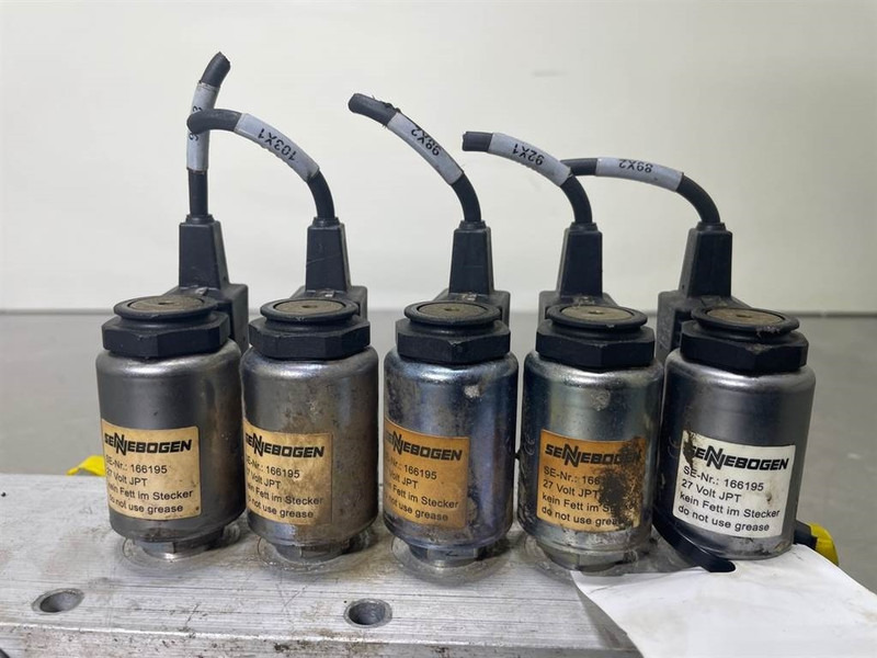 Sennebogen 835E-190462-Valve/Ventile/Ventiel - Hydrauliikka - Rakennuskoneet: kuva Sennebogen 835E-190462-Valve/Ventile/Ventiel - Hydrauliikka - Rakennuskoneet Sennebogen 835E-190462-Valve/Ventile/Ventiel - Hydrauliikka - Rakennuskoneet: kuva Sennebogen 835E-190462-Valve/Ventile/Ventiel - Hydrauliikka - Rakennuskoneet