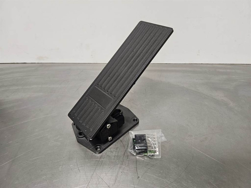 Terex TL260-5350260006-Gas pedal/Fusspedal/Gaspedaal - Sähköjärjestelmä - Rakennuskoneet: kuva Terex TL260-5350260006-Gas pedal/Fusspedal/Gaspedaal - Sähköjärjestelmä - Rakennuskoneet Terex TL260-5350260006-Gas pedal/Fusspedal/Gaspedaal - Sähköjärjestelmä - Rakennuskoneet: kuva Terex TL260-5350260006-Gas pedal/Fusspedal/Gaspedaal - Sähköjärjestelmä - Rakennuskoneet