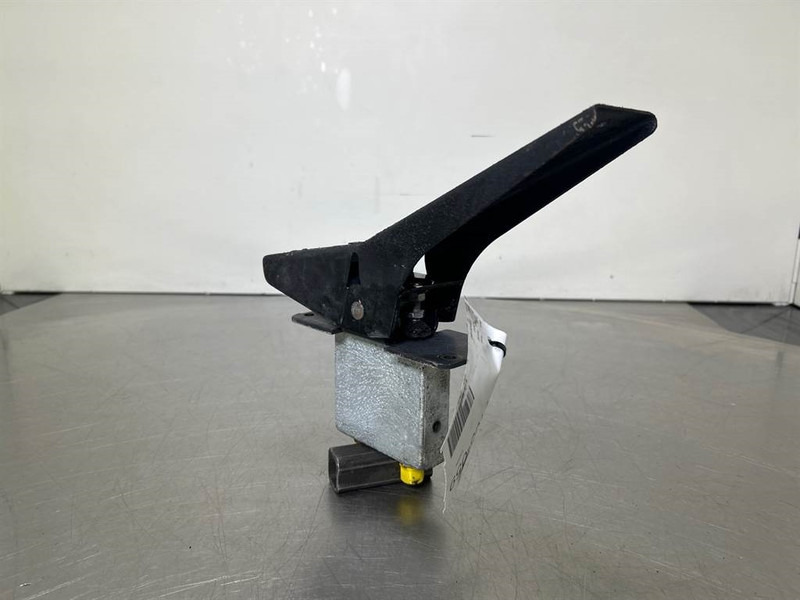 Terex TW150-Atlas 6073926-Pedal/Pedaal - Ohjaamo ja sisustus - Rakennuskoneet: kuva Terex TW150-Atlas 6073926-Pedal/Pedaal - Ohjaamo ja sisustus - Rakennuskoneet Terex TW150-Atlas 6073926-Pedal/Pedaal - Ohjaamo ja sisustus - Rakennuskoneet: kuva Terex TW150-Atlas 6073926-Pedal/Pedaal - Ohjaamo ja sisustus - Rakennuskoneet