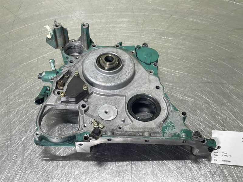 Volvo L30B-Z/X-TD2011L04I-Timing cover/Stirndeckel - Moottori - Rakennuskoneet: kuva Volvo L30B-Z/X-TD2011L04I-Timing cover/Stirndeckel - Moottori - Rakennuskoneet Volvo L30B-Z/X-TD2011L04I-Timing cover/Stirndeckel - Moottori - Rakennuskoneet: kuva Volvo L30B-Z/X-TD2011L04I-Timing cover/Stirndeckel - Moottori - Rakennuskoneet