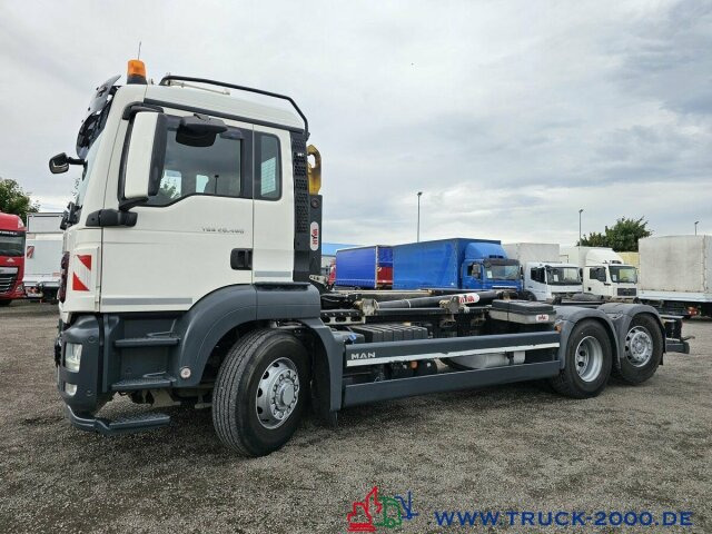 MAN TGS 26.460 6x4 (H) Hyva 20.60 S Lift/ Lenkachse - Koukkulava kuorma-auto: kuva MAN TGS 26.460 6x4 (H) Hyva 20.60 S Lift/ Lenkachse - Koukkulava kuorma-auto MAN TGS 26.460 6x4 (H) Hyva 20.60 S Lift/ Lenkachse - Koukkulava kuorma-auto: kuva MAN TGS 26.460 6x4 (H) Hyva 20.60 S Lift/ Lenkachse - Koukkulava kuorma-auto