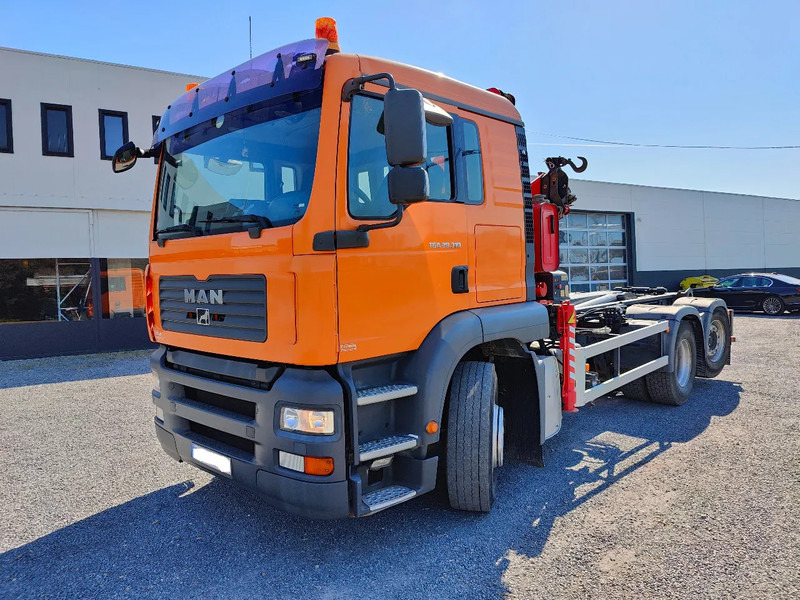 Koukkulava kuorma-auto, Nosturiauto MAN TGA 28.310 Container / Fassi F130: kuva Koukkulava kuorma-auto, Nosturiauto MAN TGA 28.310 Container / Fassi F130