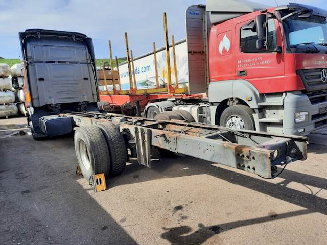 Scania R 114 LB 380 - Kuorma-auto alusta: kuva Scania R 114 LB 380 - Kuorma-auto alusta Scania R 114 LB 380 - Kuorma-auto alusta: kuva Scania R 114 LB 380 - Kuorma-auto alusta
