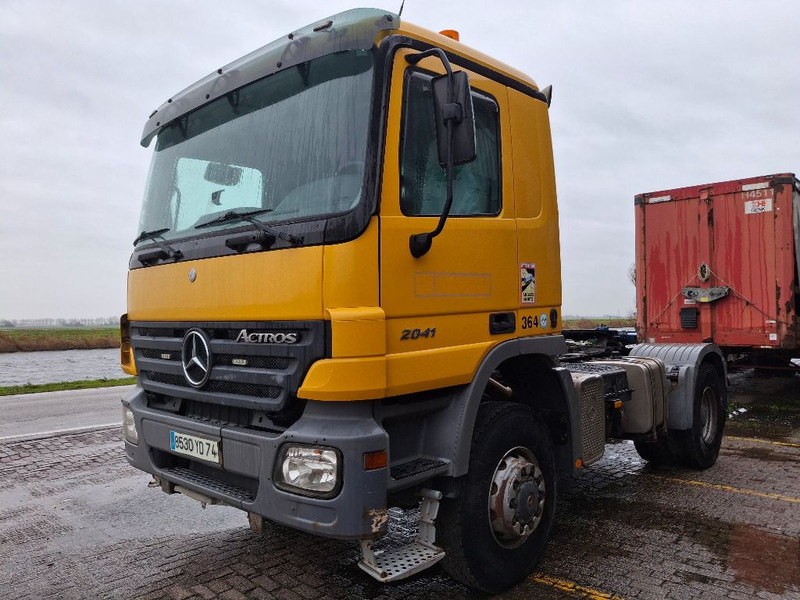Mercedes-Benz ACTROS 2041 AS 4x4 - Vetopöytäauto: kuva Mercedes-Benz ACTROS 2041 AS 4x4 - Vetopöytäauto Mercedes-Benz ACTROS 2041 AS 4x4 - Vetopöytäauto: kuva Mercedes-Benz ACTROS 2041 AS 4x4 - Vetopöytäauto